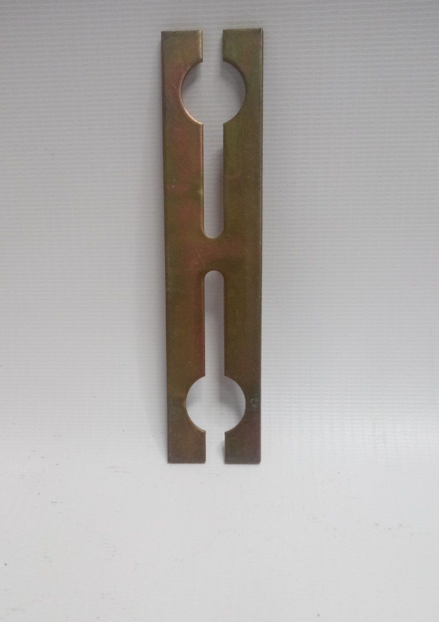 Пластина шпильки ГБЦ нижняя ЯМЗ-240 (разд.)